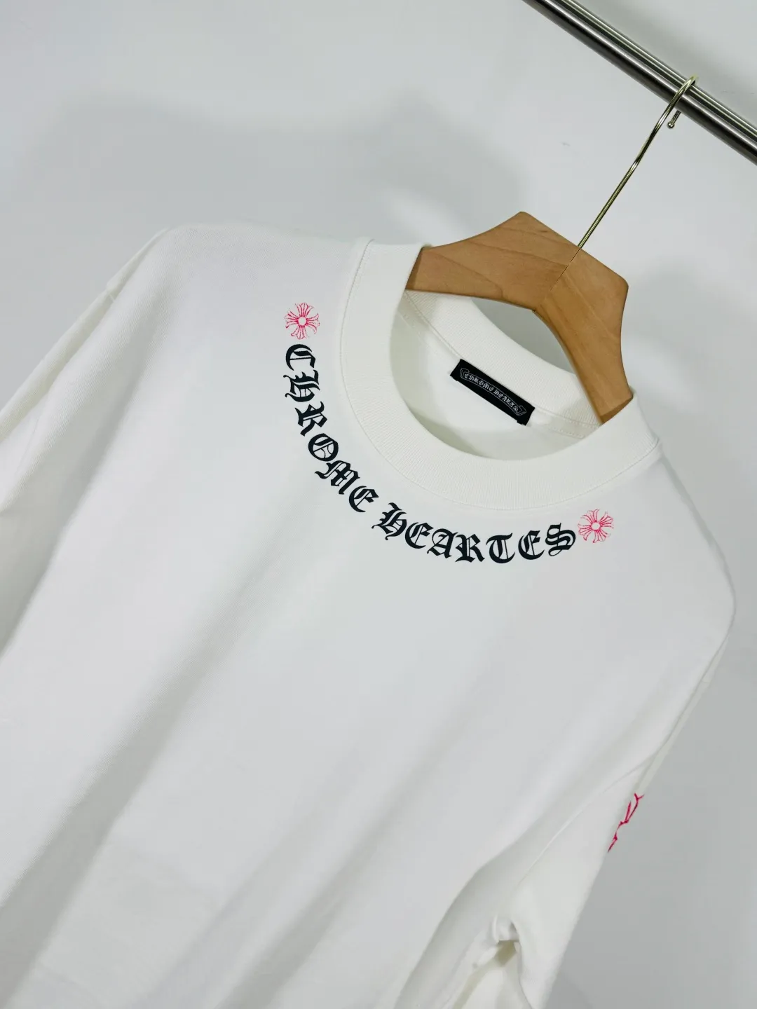 P280 top version, real shot without P, ​​different from market currency) 𝗖𝗵𝗿𝗼𝗺𝗲 𝗛𝗲𝗮𝗿𝘁𝘀/Cro Heart 2025 Autumn and Winter Horseshoe Cross 3D Printed Couple Casual Long Sleeve 👑The highest version! Customized fabric 320g fabric! Horseshoe cross sticker, a best-selling model in the counter, very comfortable to wear. Accessories: original molded and authenticated collar label➕100% silk wash label. Genuine purchase-grade original hangtag➕matching hanging rope➕3D hanging beads➕original packaging bag. Craftsmanship: The original version has consistent wiring! The highest version of the armhole matching technique! Color: Black White Size: S M L XL XXL